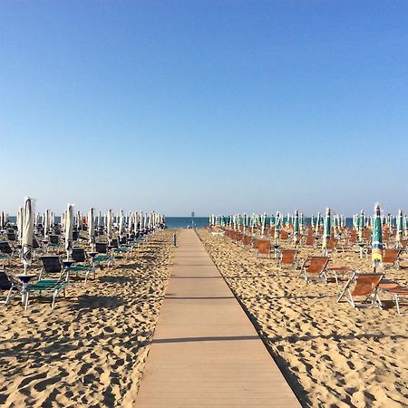 Appartamenti Dora Bibione Bagian luar foto
