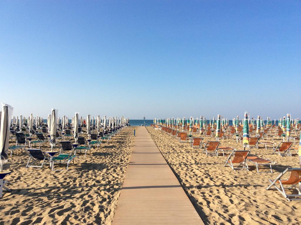 Appartamenti Dora Bibione Bagian luar foto