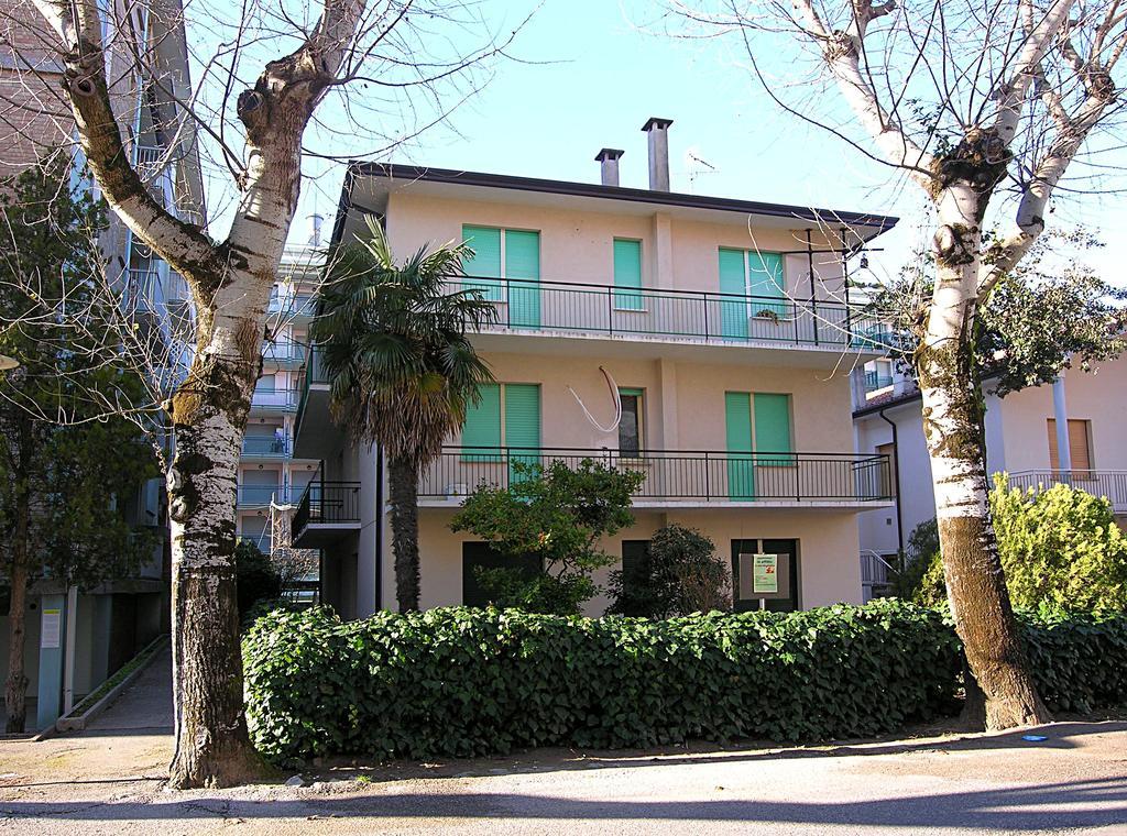 Appartamenti Dora Bibione Bagian luar foto